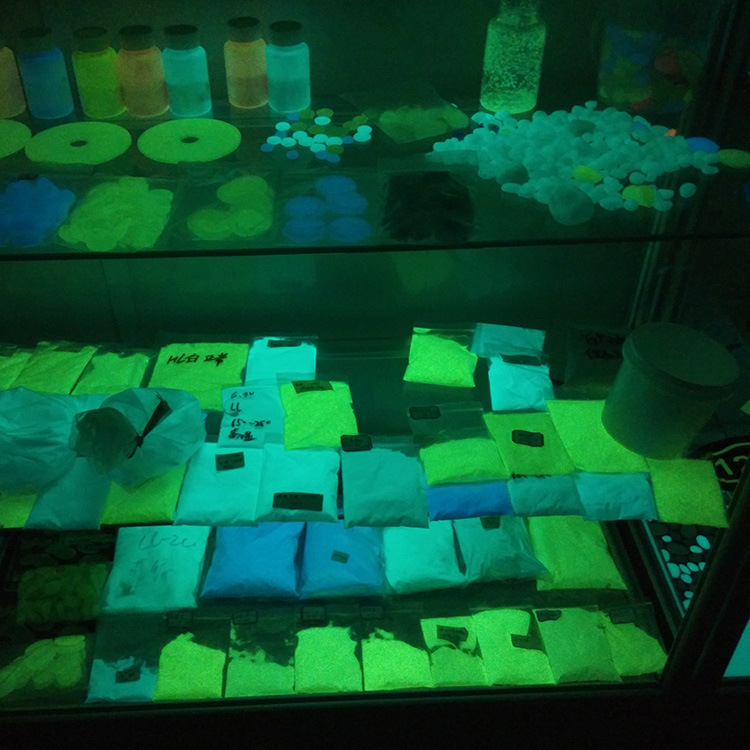سطوع عالية مضيئة الرمال يتوهج  - مراجعة Aquarium Fish Glow In The Dark وسعره